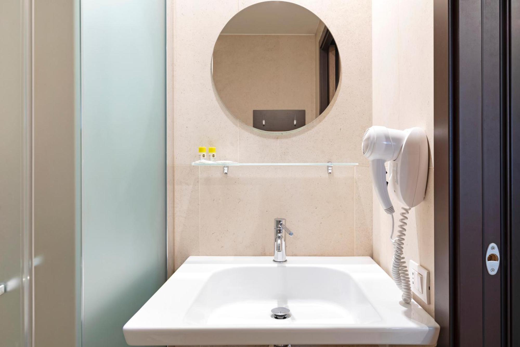 B&B Hotel Milano Central Station Eksteriør billede